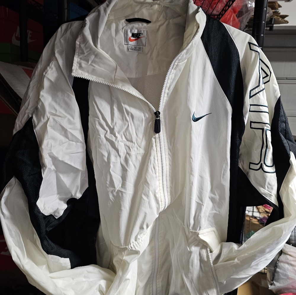 Vintage Nike Air Windbreaker size xl euc preowned smoke pet free home